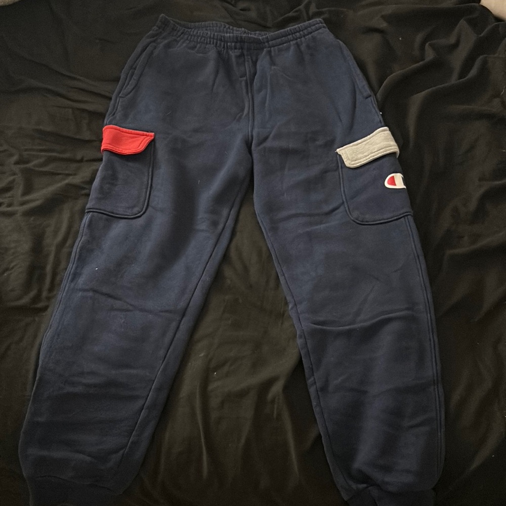 Champion sweats, size L, with pockets